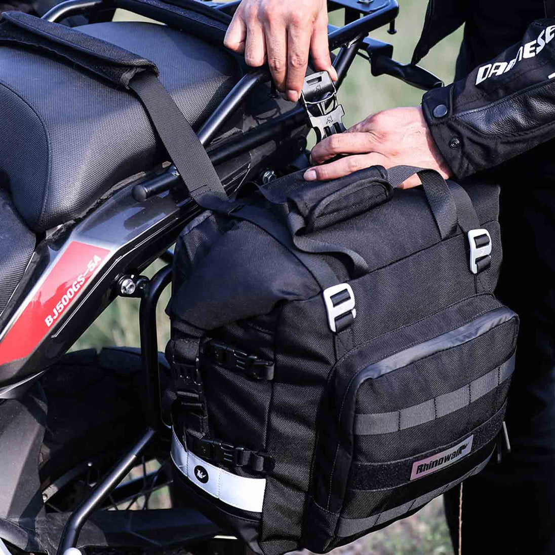 Bolso lateral para moto rhinowalk MT2040 20 litros impermeable
